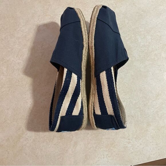 Tom’s Classics University shoes size 10 women’s Navy blue and white slip on - Picture 5 of 8